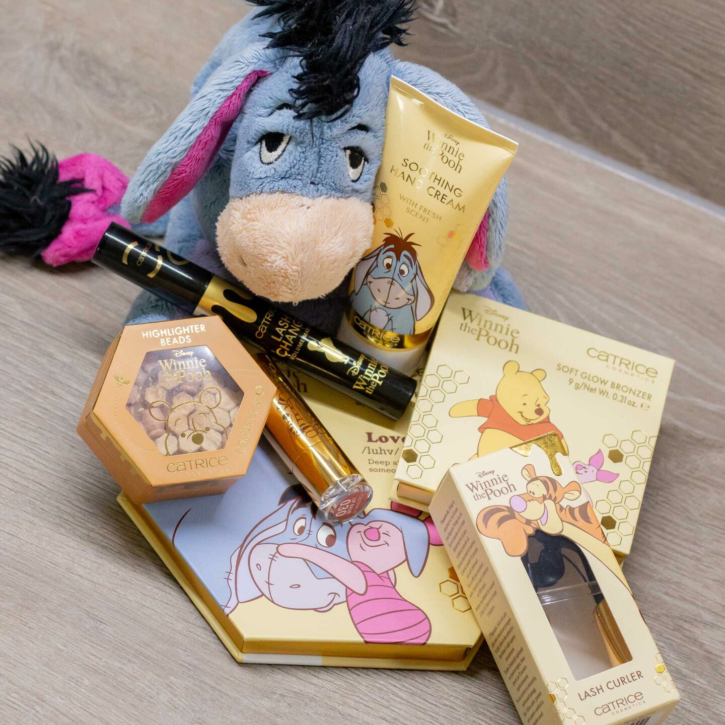 Make-Up Produkte der Sister Love Limited Edition mit Winnie Pooh